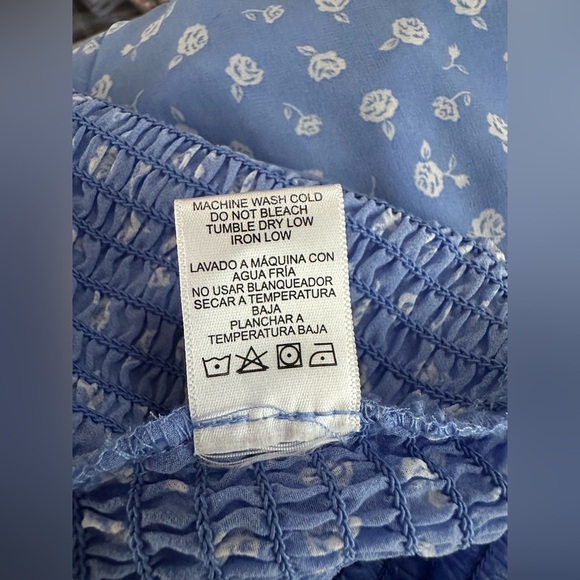 Love Tree Blue Floral Smocked Crop Top - Size L - Picture 8 of 8